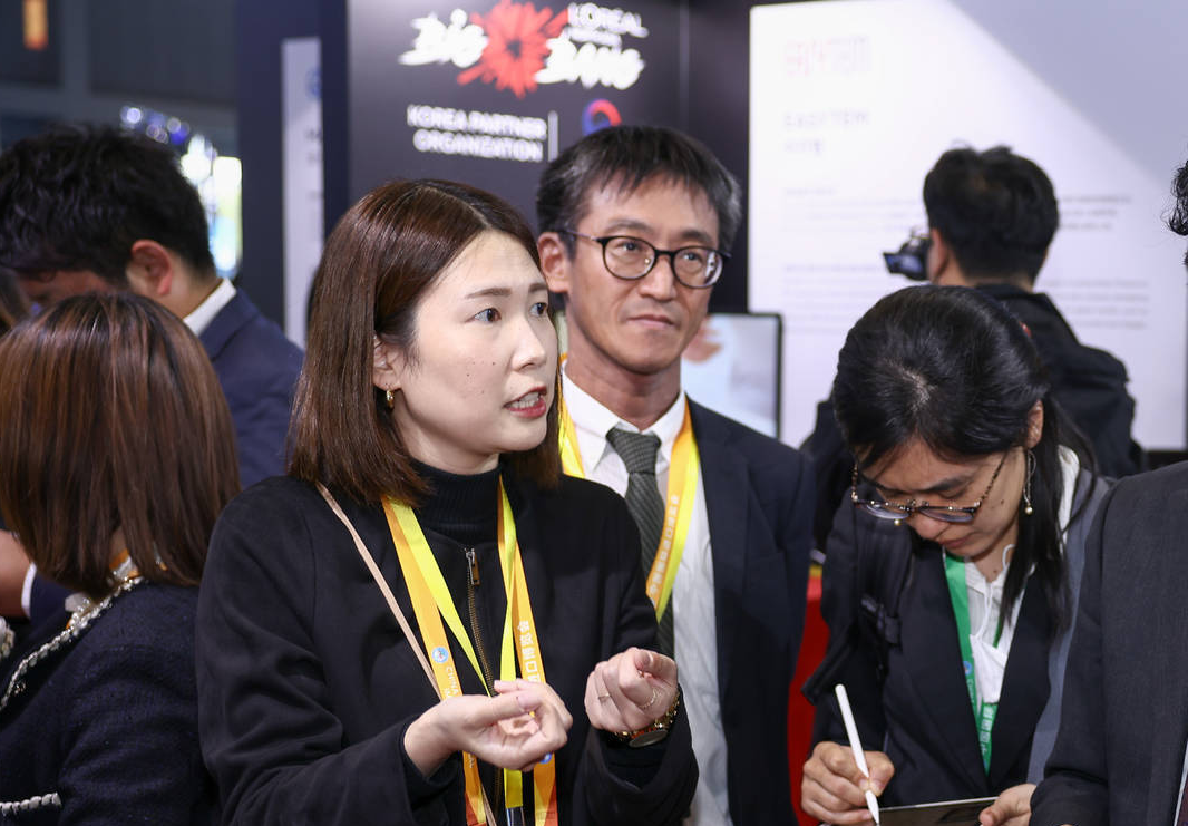 无敌绘里子（Eriko MUTEKI）和日本初创企业向观展访客分享案例.jpg